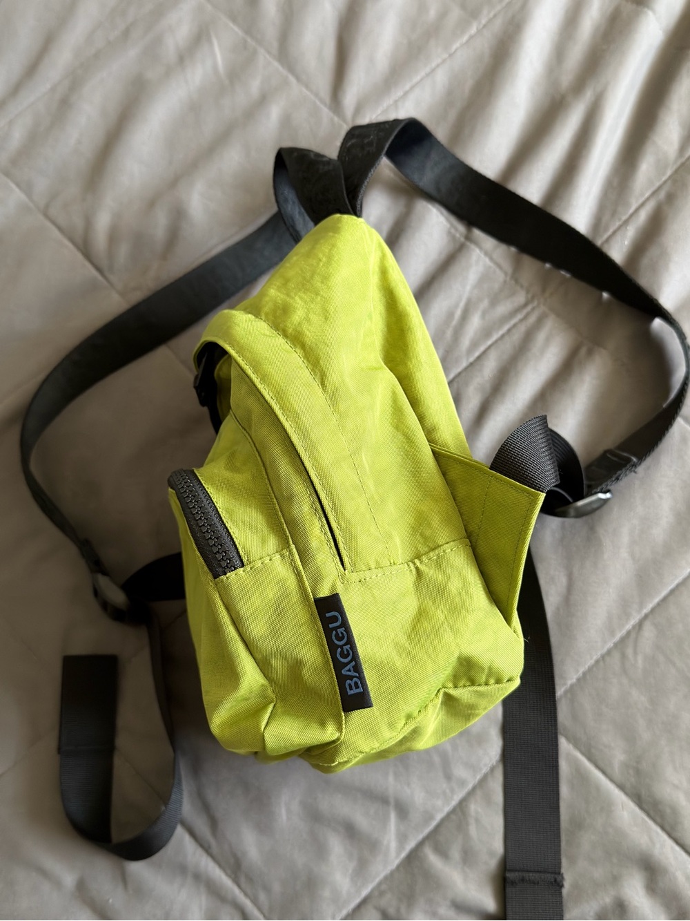 Baggu mini backpack in Green Juice 🍏 - Picture 4 of 8